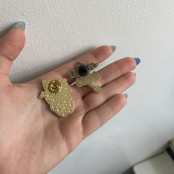 Official 2017 Tapu Lele Tapu Bull Pokemon Lapel Pin Collectible Rare Pins - Picture 3 of 6